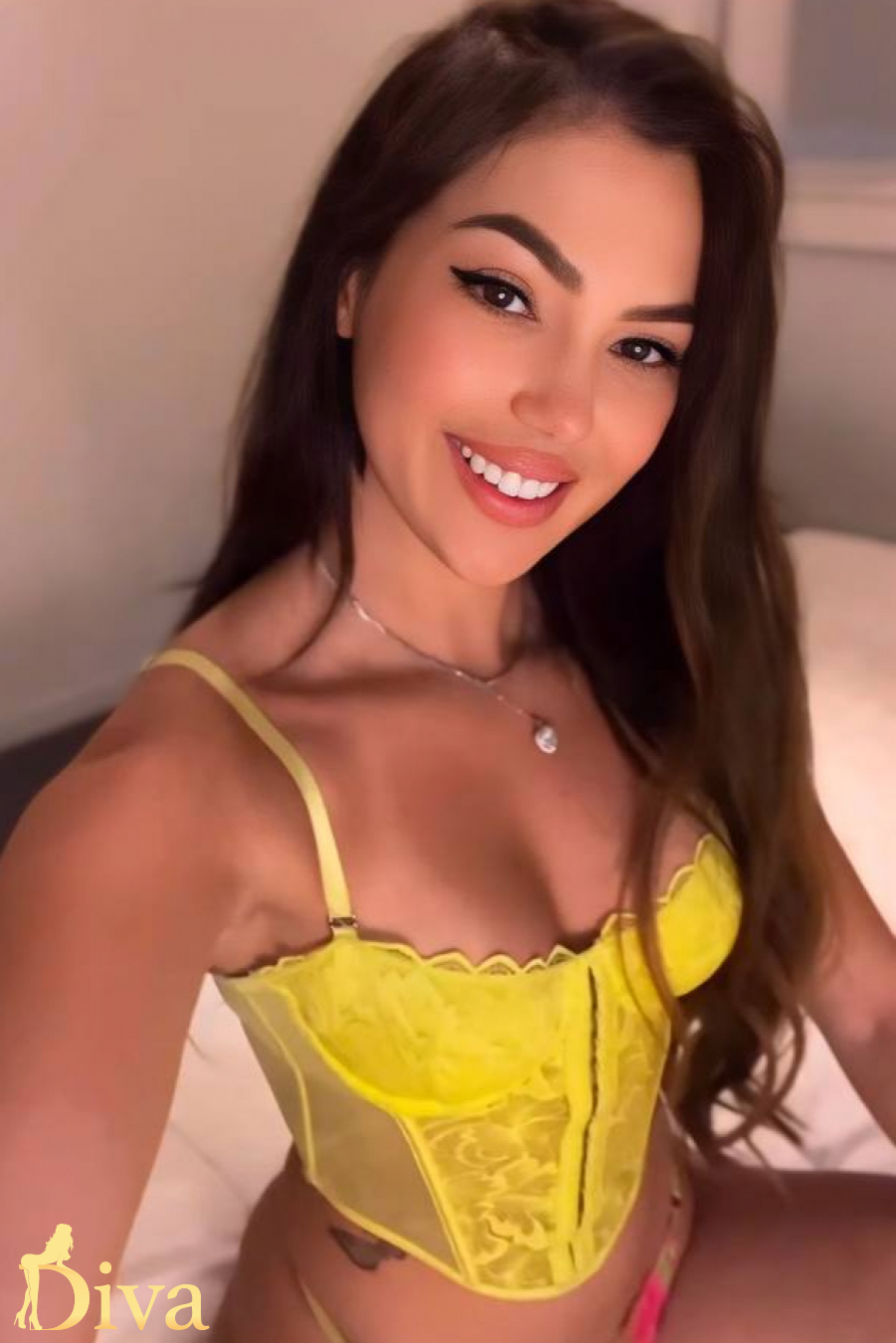 brunette-imperial-wharf-earls-court-west-brompton-fulham-broadway-magical-r17379978099132-0002.jpg