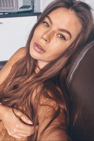 brunette-gloucester-road-high-street-kensington-south-kensington-eclipse-r16973353697089-0006.jpg