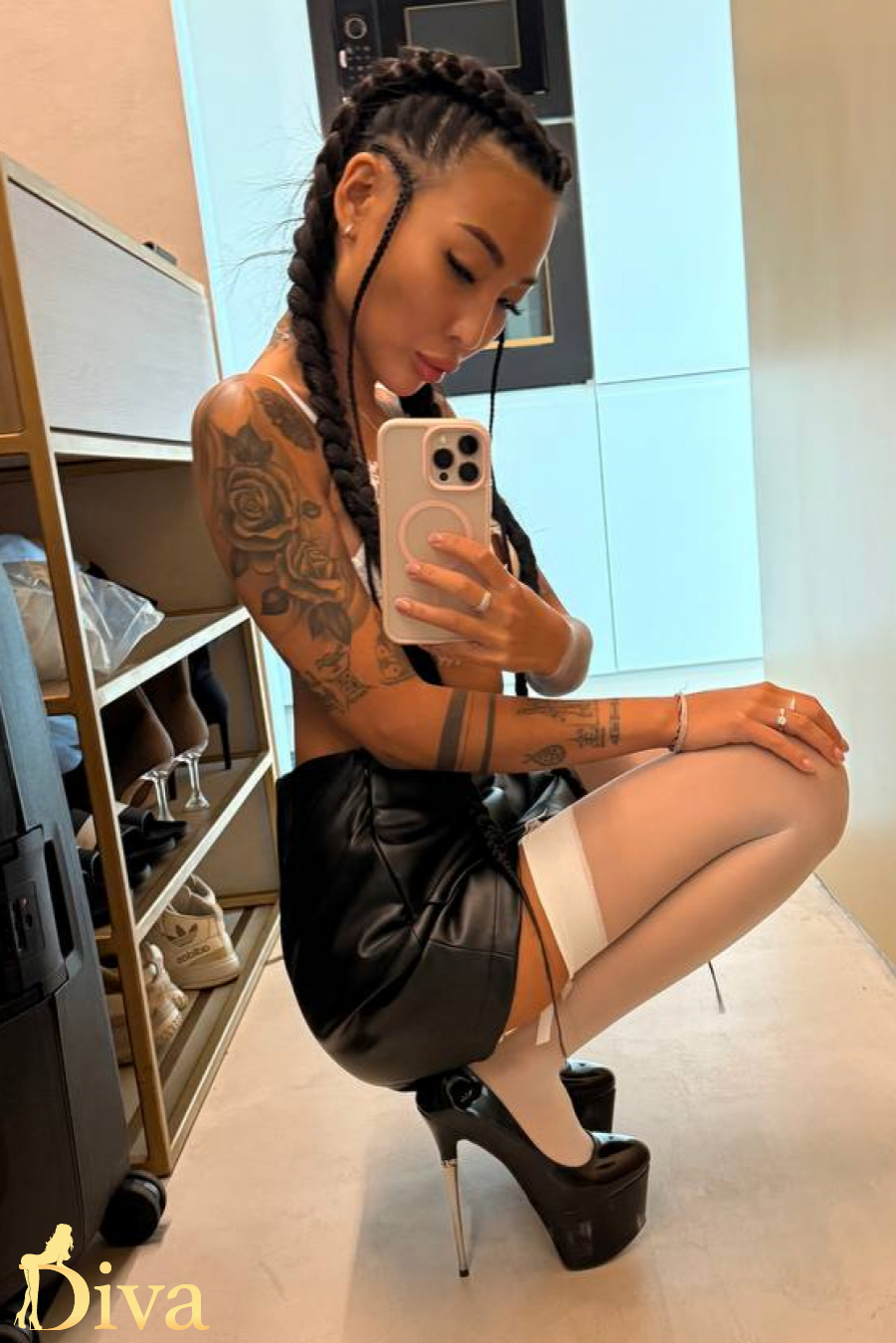 brunette-knightsbridge-moonsan-r17577649496062-0001.jpg