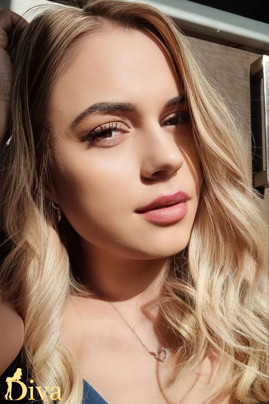 blonde-gloucester-road-south-kensington-earls-court-knightsbridge-sweetie-r16972982159572-0001.jpg