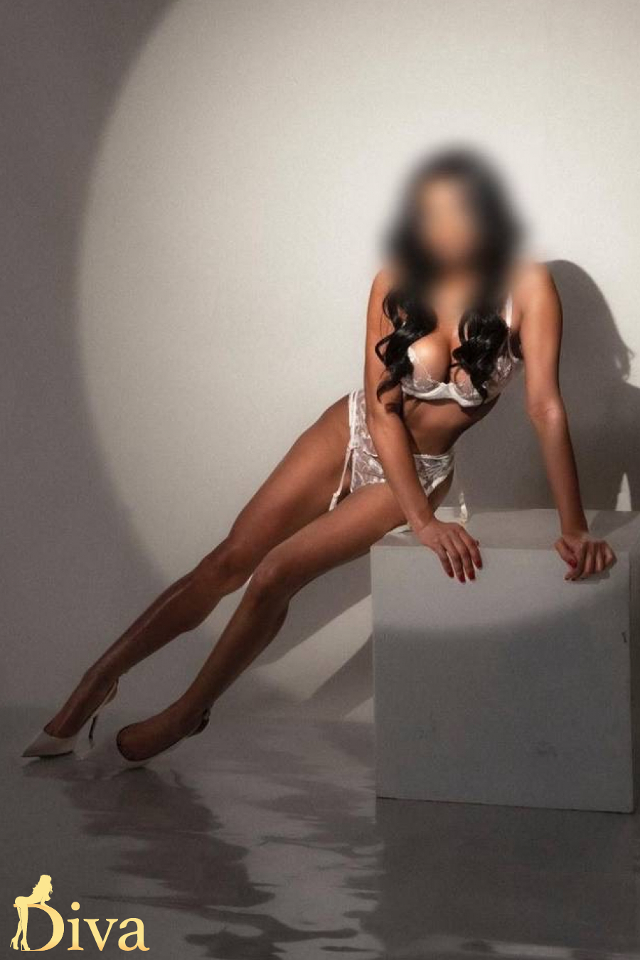 brunette-west-brompton-earls-court-gloucester-road-fulham-broadway-irida-r17596054885925-0002.jpeg