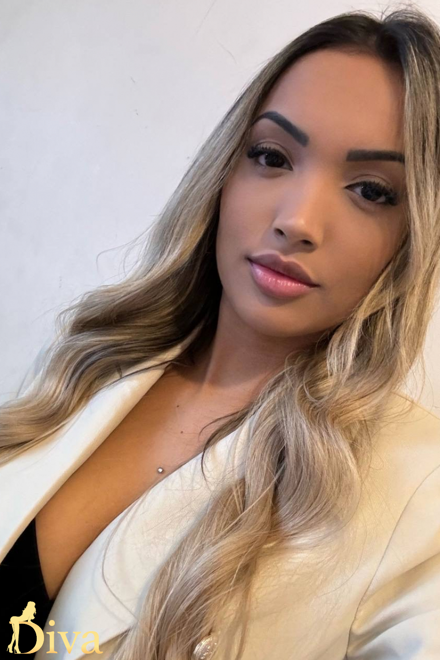 blonde-canary-wharf-south-quay-heron-quays-diadem-r17329649079171-0001.jpeg