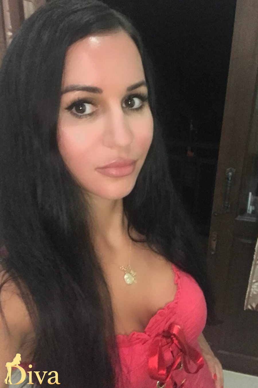 brunette-earls-court-gloucester-road-west-brompton-high-street-kensington-r16974184721689-0003.jpg
