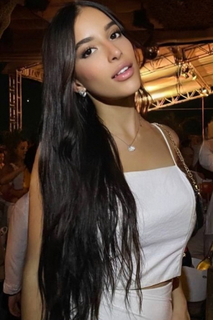 brunette-earls-court-gloucester-road-high-street-kensington-south-kensington-baldina-r17815392713382-0002.jpeg