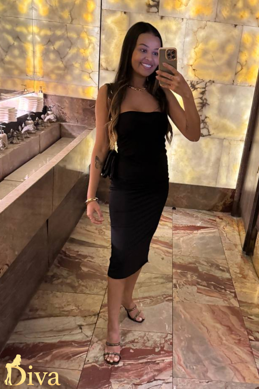 brunette-victoria-pimlico-st-jamess-park-zharra-r17773175466967-0001.jpeg