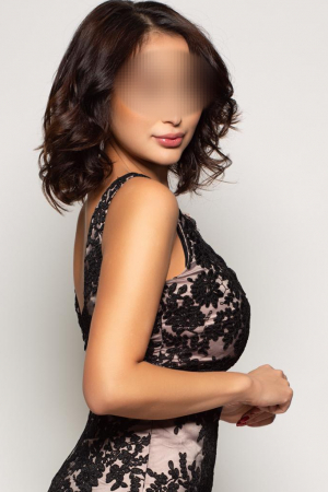 Neela Brunette