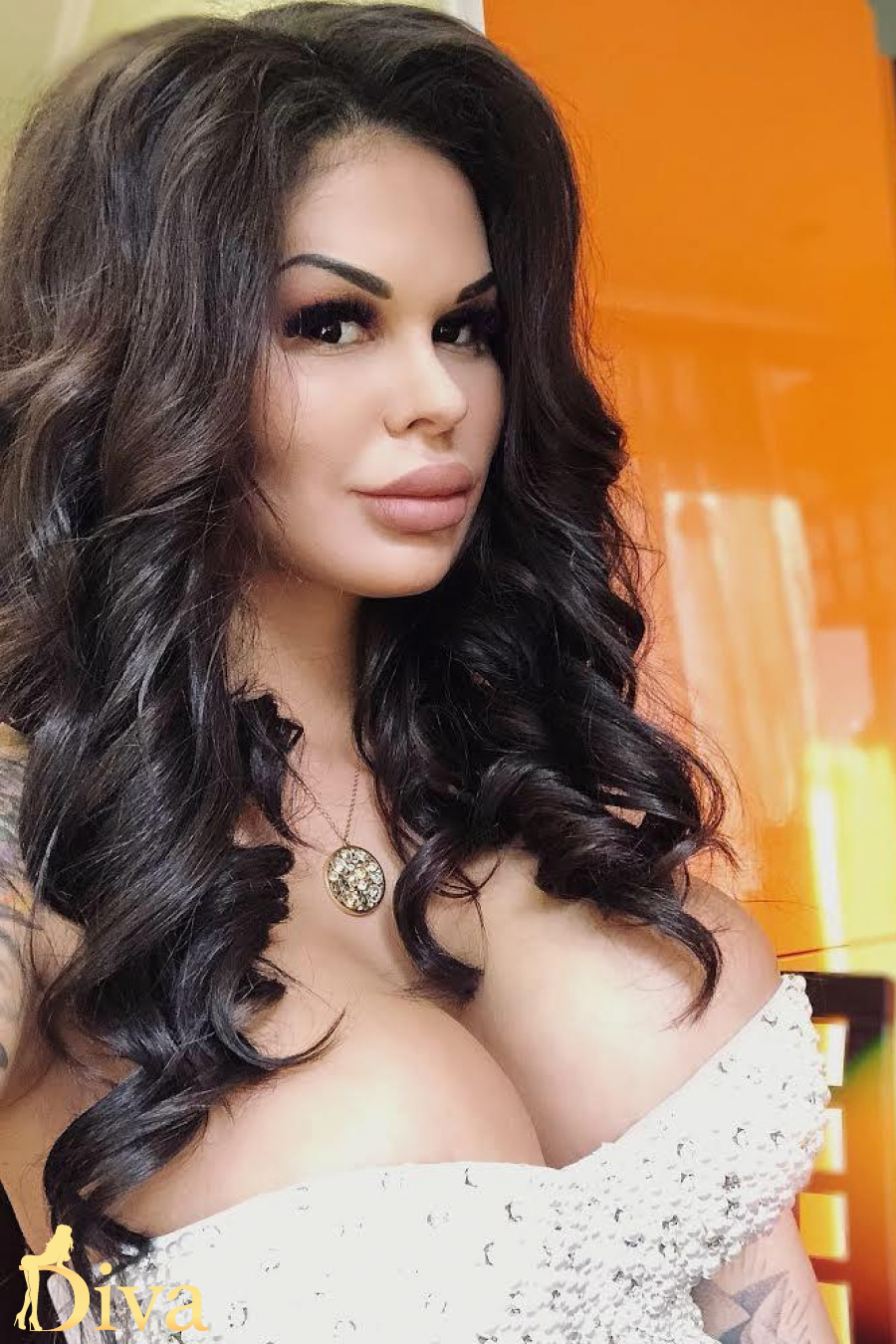 brunette-gloucester-road-earls-court-high-street-kensington-shanty-r16973416765978-0002.jpeg