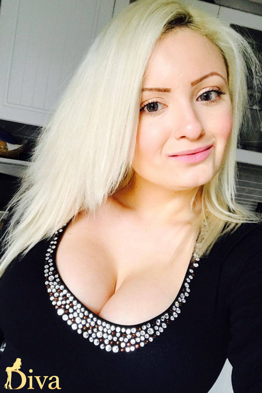 blonde-r16975384942062-0018.jpg