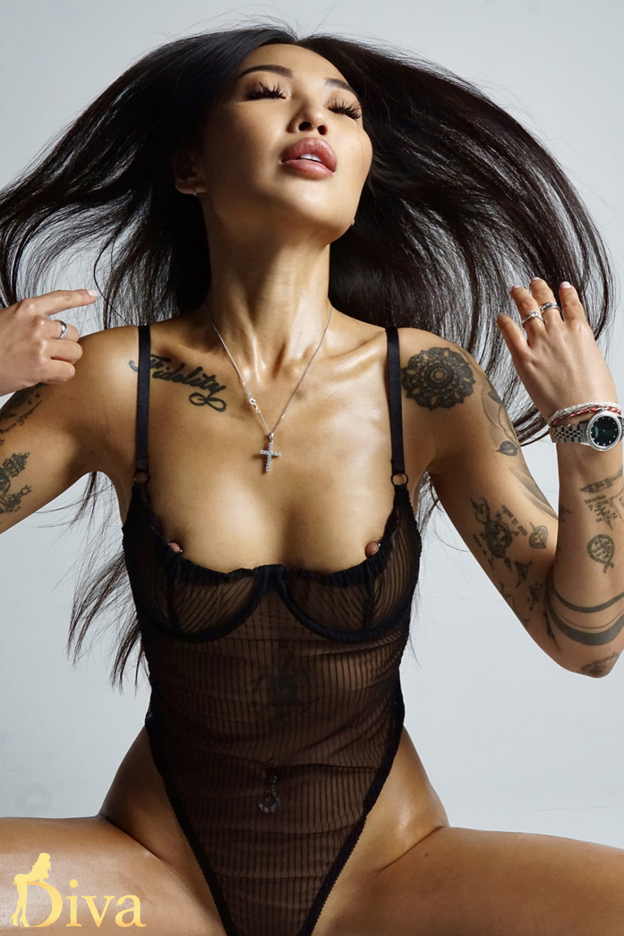 brunette-knightsbridge-moonsan-r17577649225031-0002.jpg