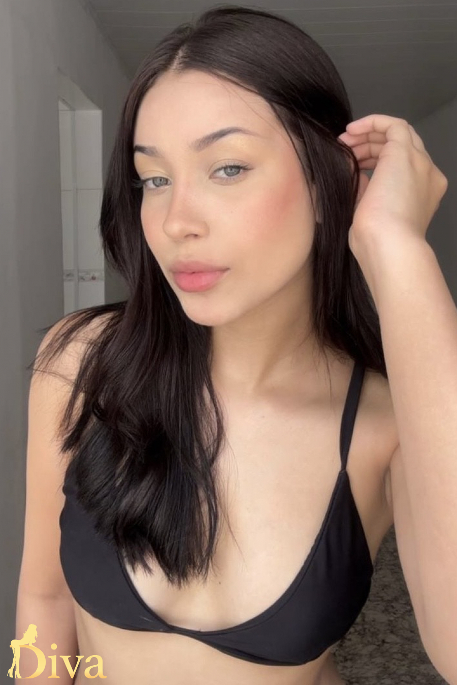 brunette-highgate-glamour-r17638072289538-0002.jpeg
