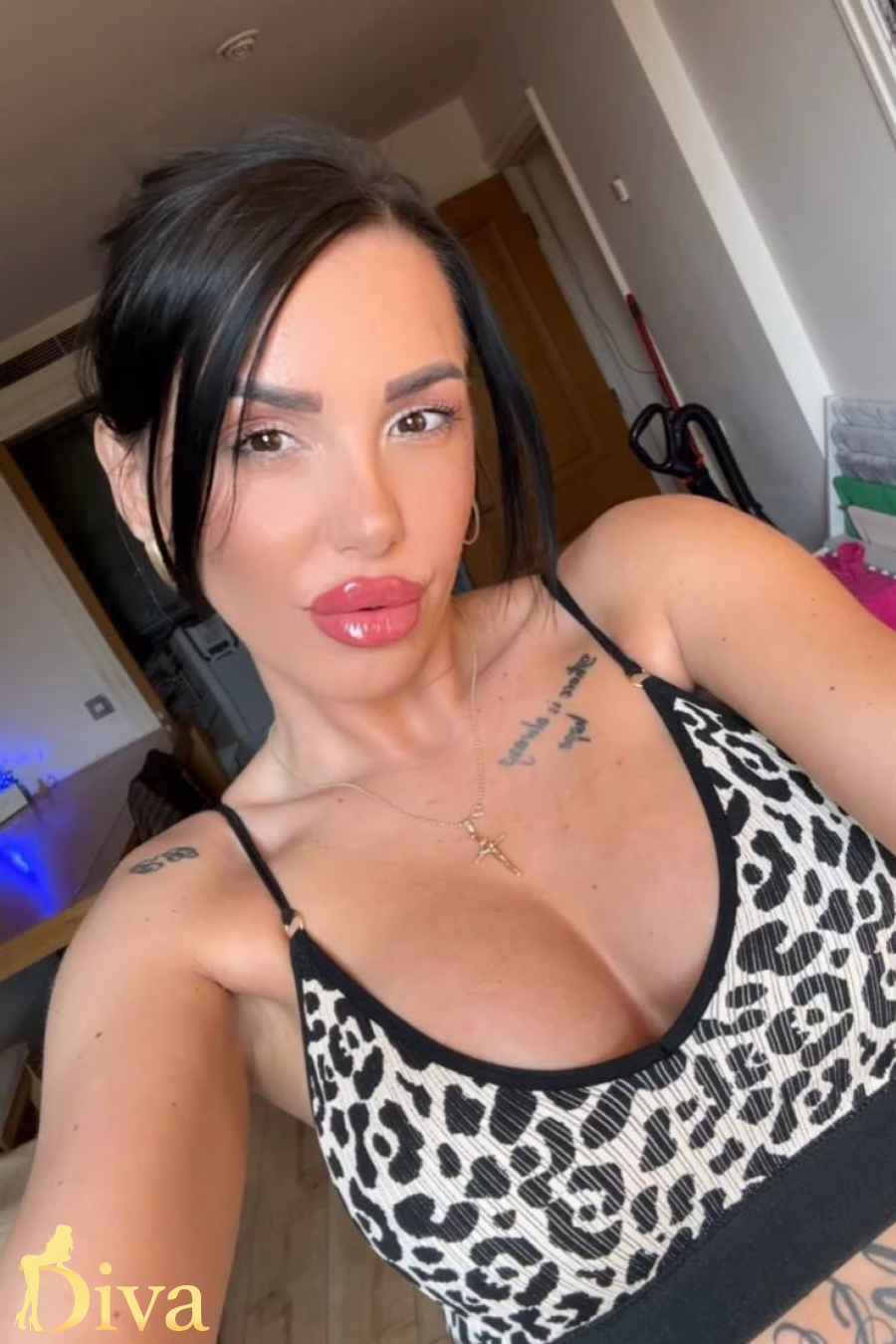 brunette-marylebone-baker-street-edgware-road-henny-r17717899556873-0001.jpg