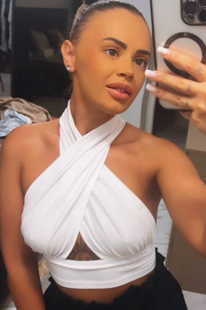 brunette-tottenham-court-road-warren-street-oxford-circus-great-portland-street-euston-square-clarke-r17813409275777-0002.jpg