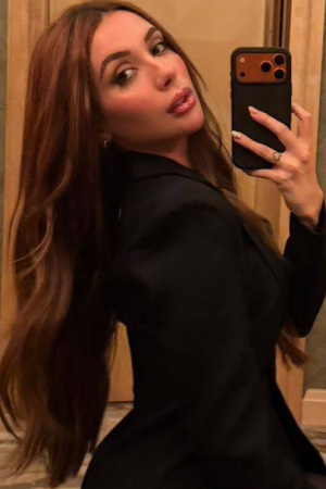 brunette-goodge-street-tottenham-court-road-warren-street-maguana-r17755033444101-0002.jpeg