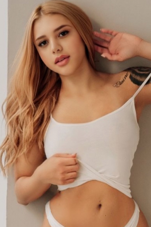 blonde-hampstead-reeve-r17817735184105-0002.jpeg