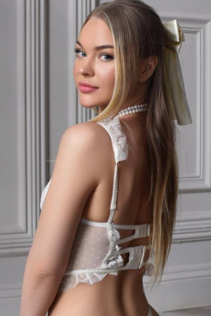 blonde-sloane-square-south-kensington-knightsbridge-amika-r17772320670957-0002.jpg