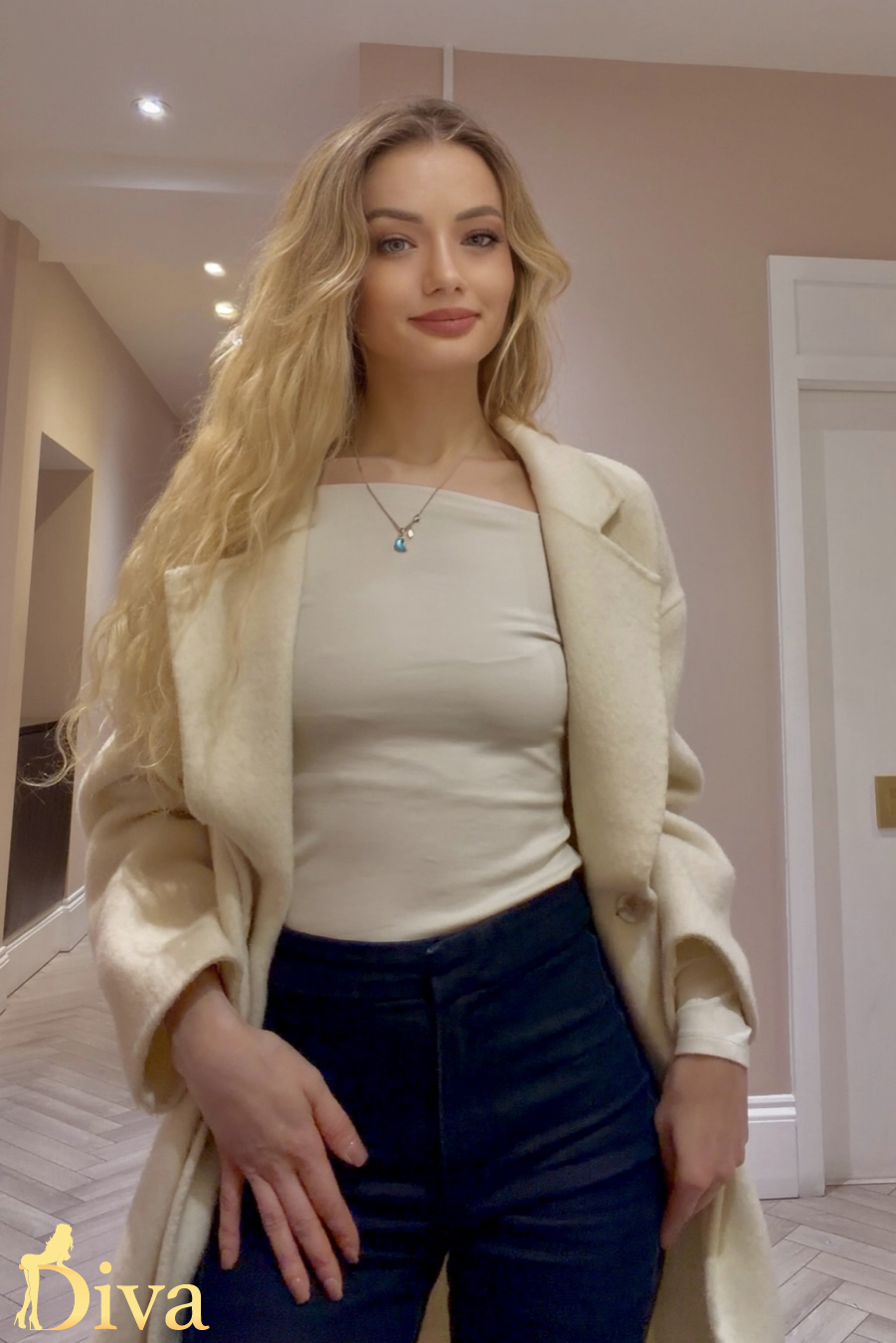 blonde-knightsbridge-sloane-square-hyde-park-corner-minnie-r17747050724765-0002.jpg
