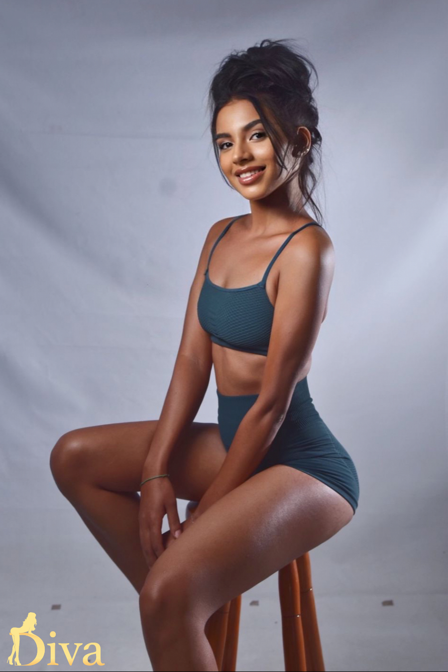 brunette-alejandra-r16972798481625-0002.jpg