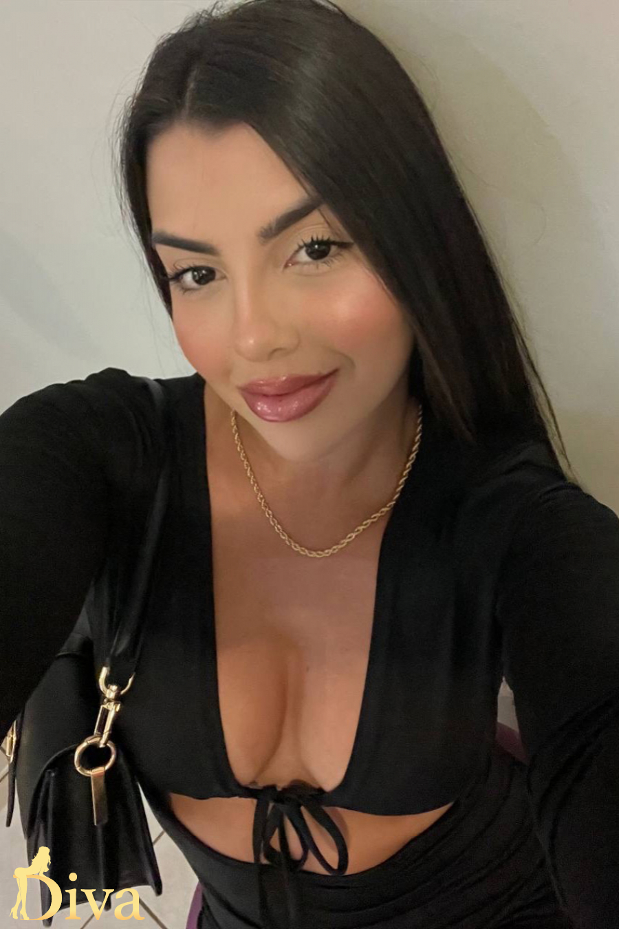 brunette-gloucester-road-south-kensington-earls-court-knightsbridge-rusalia-r16972336324863-0001.jpg