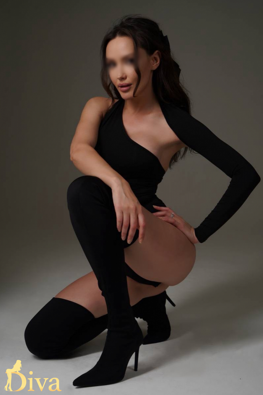 brunette-west-kensington-hammersmith-barons-court-kensington-olympia-darva-r17397060086031-0002.jpeg