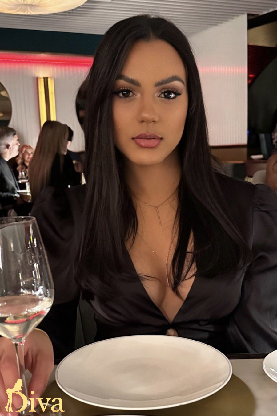 brunette-queensway-bayswater-lancaster-gate-landau-r16972244823741-0002.jpg