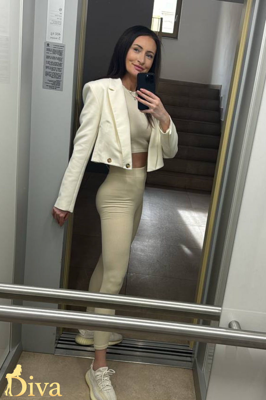 brunette-sloane-square-roventa-r17148514722077-0002.jpg