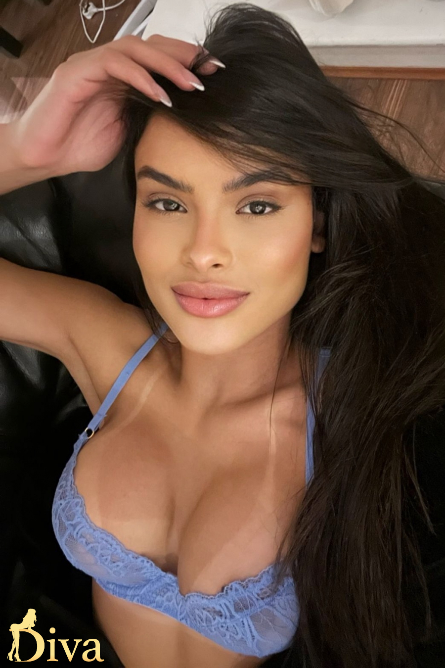 brunette-leicester-square-piccadilly-circus-covent-garden-tottenham-court-road-oxford-circus-eniola-r17739536325587-0002.jpg