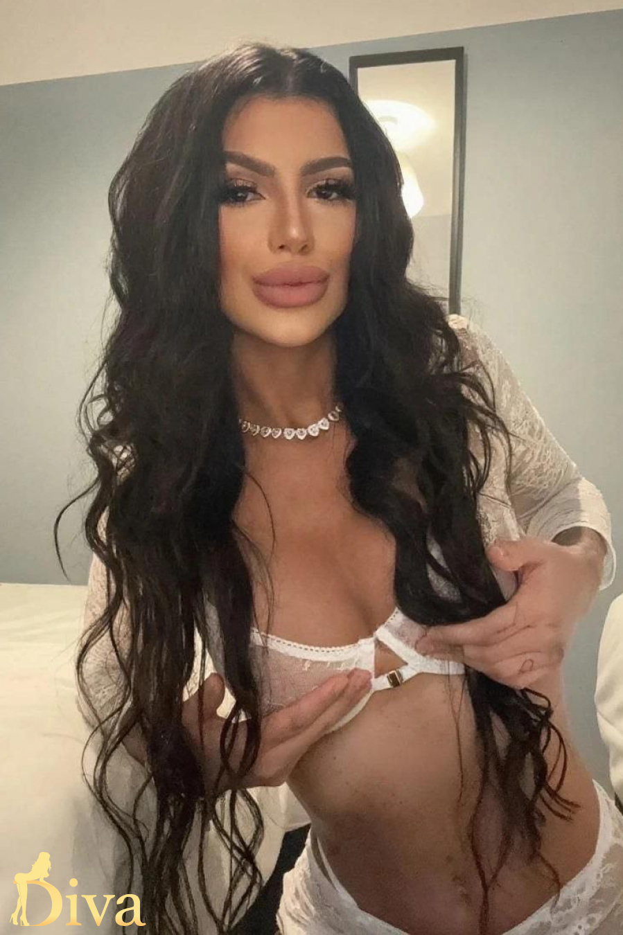 brunette-bethnal-green-lamour-r17621850143589-0002.jpeg