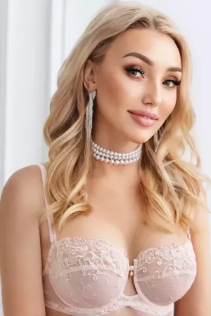 blonde-earls-court-gloucester-road-high-street-kensington-south-kensington-eleanna-r17706489564668-0002.webp