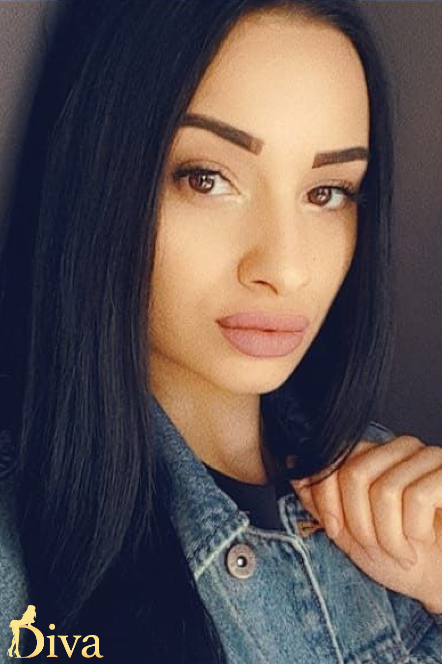 brunette-edgware-road-marylebone-marble-arch-paddington-tarvalde-r16975619605310-0003.jpg