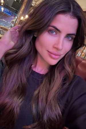 brunette-marble-arch-edgware-road-bond-street-rose-r17607758877810-0001.jpeg