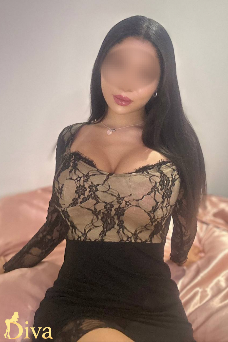brunette-euston-kings-cross-st-pancras-euston-square-dinyah-r17798194554877-0004.jpg