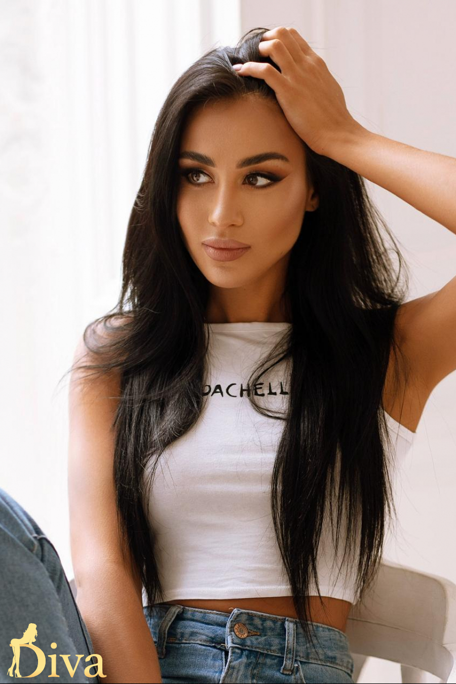 brunette-dubai-leysan-r17354119599467-0002.jpg