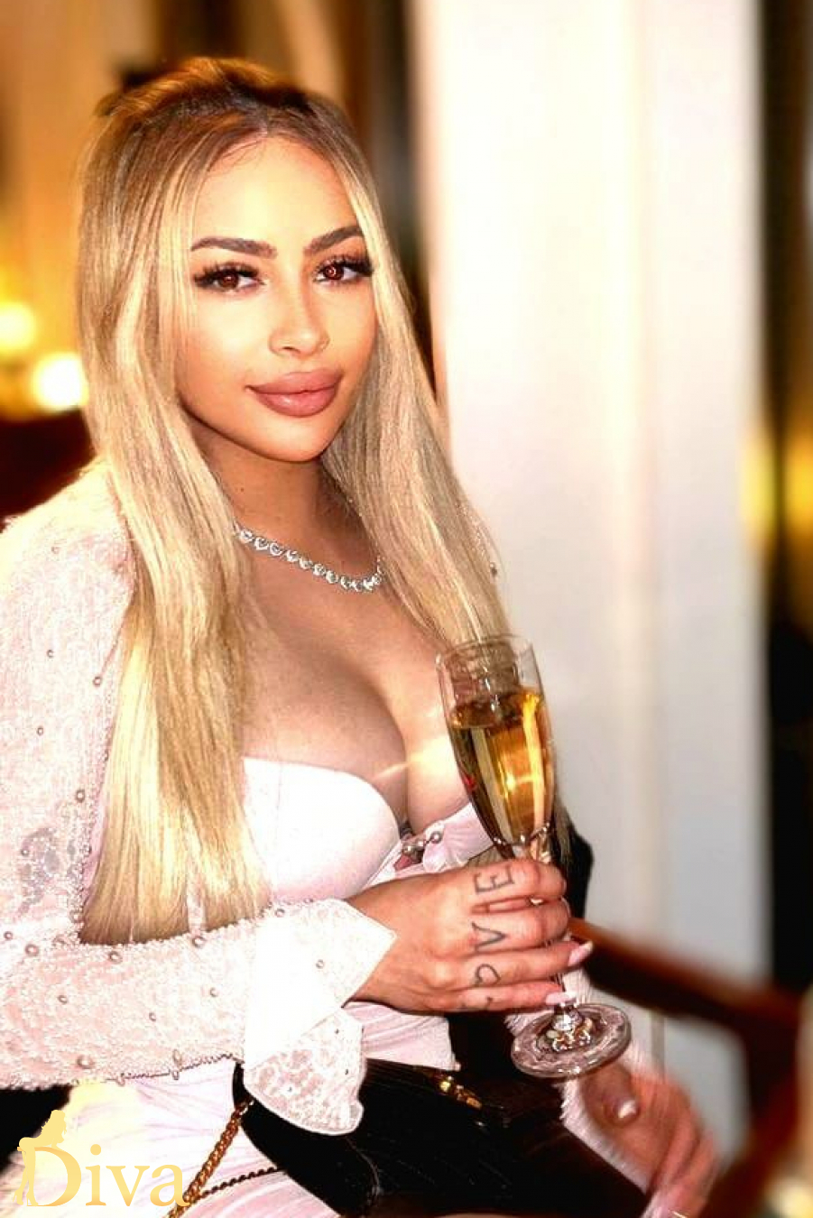 blonde-goodge-street-tottenham-court-road-warren-street-cozy-r17811881749424-0002.jpg