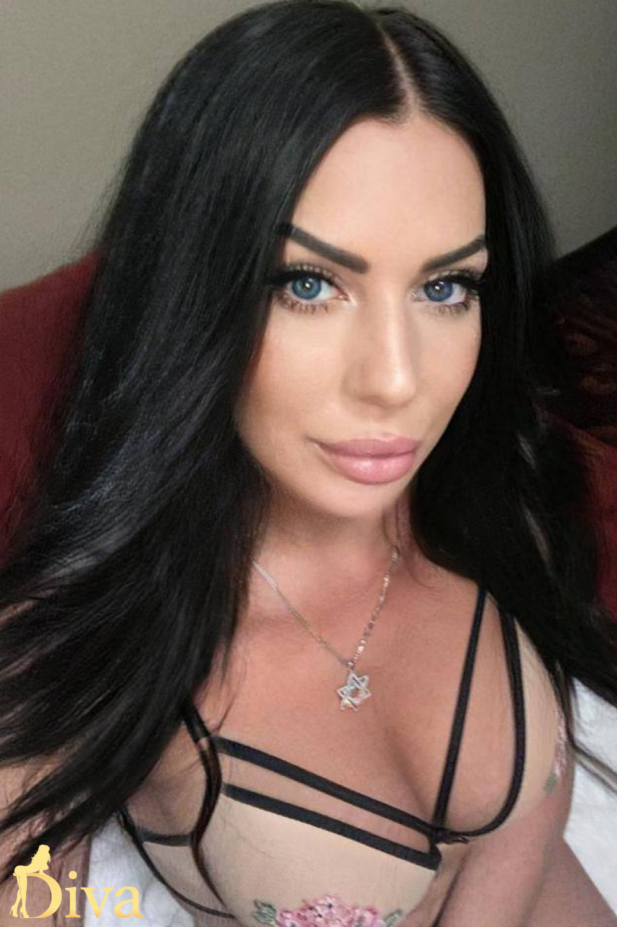 brunette-earls-court-gloucester-road-south-kensington-west-brompton-tegan-r17510193549128-0001.jpg