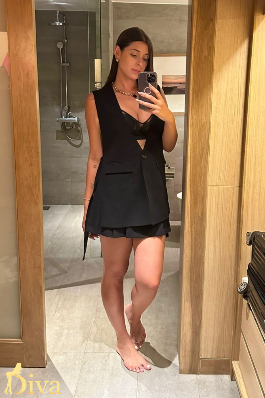 brunette-old-street-angel-hoxton-fallyn-r17476562603534-0001.jpeg