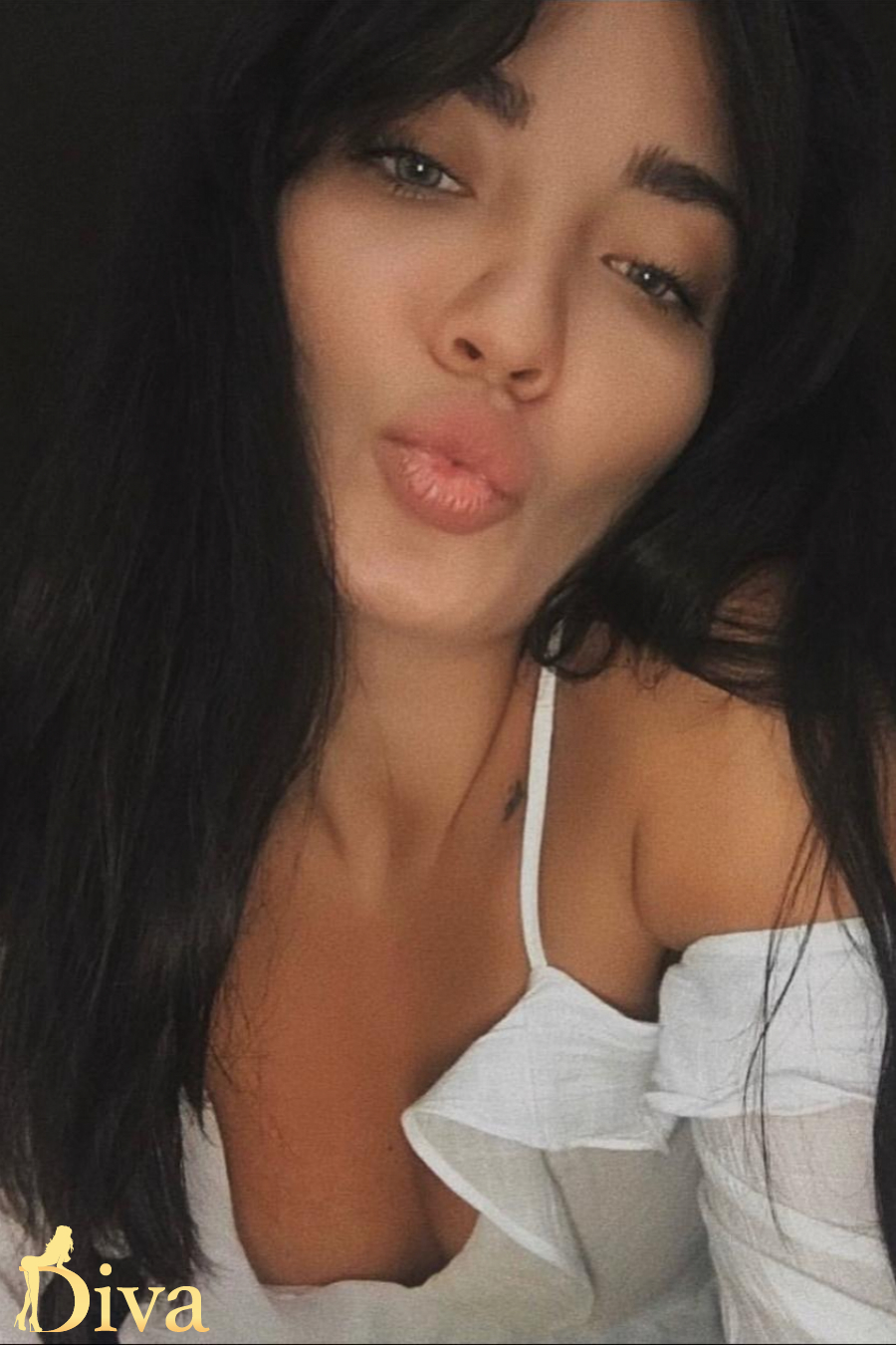 brunette-gloucester-road-earls-court-south-kensington-high-street-kensington-lessy-r16973443123493-0003.jpg