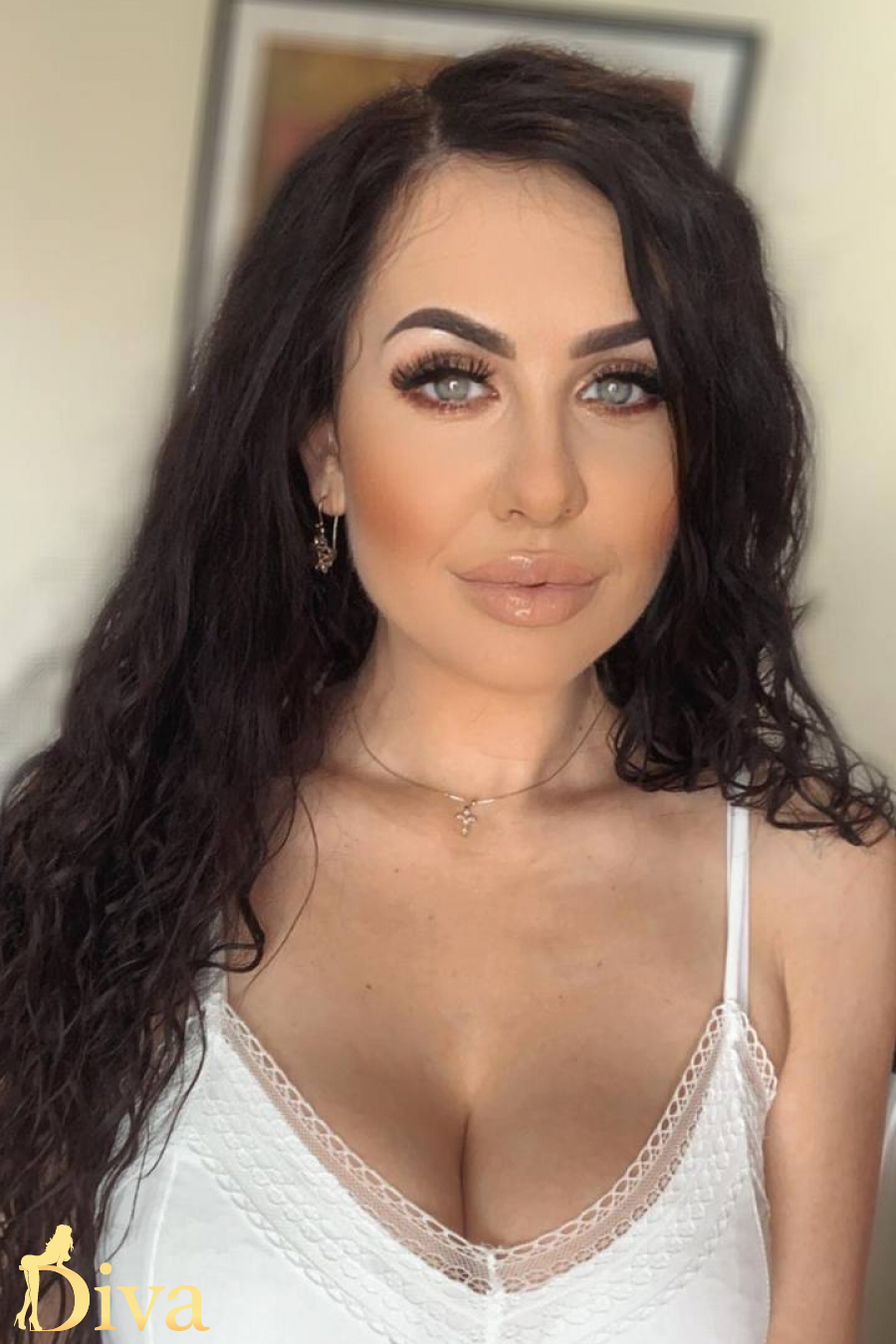 brunette-bayswater-queensway-paddington-lancaster-gate-riley-r16973766489740-0002.jpg