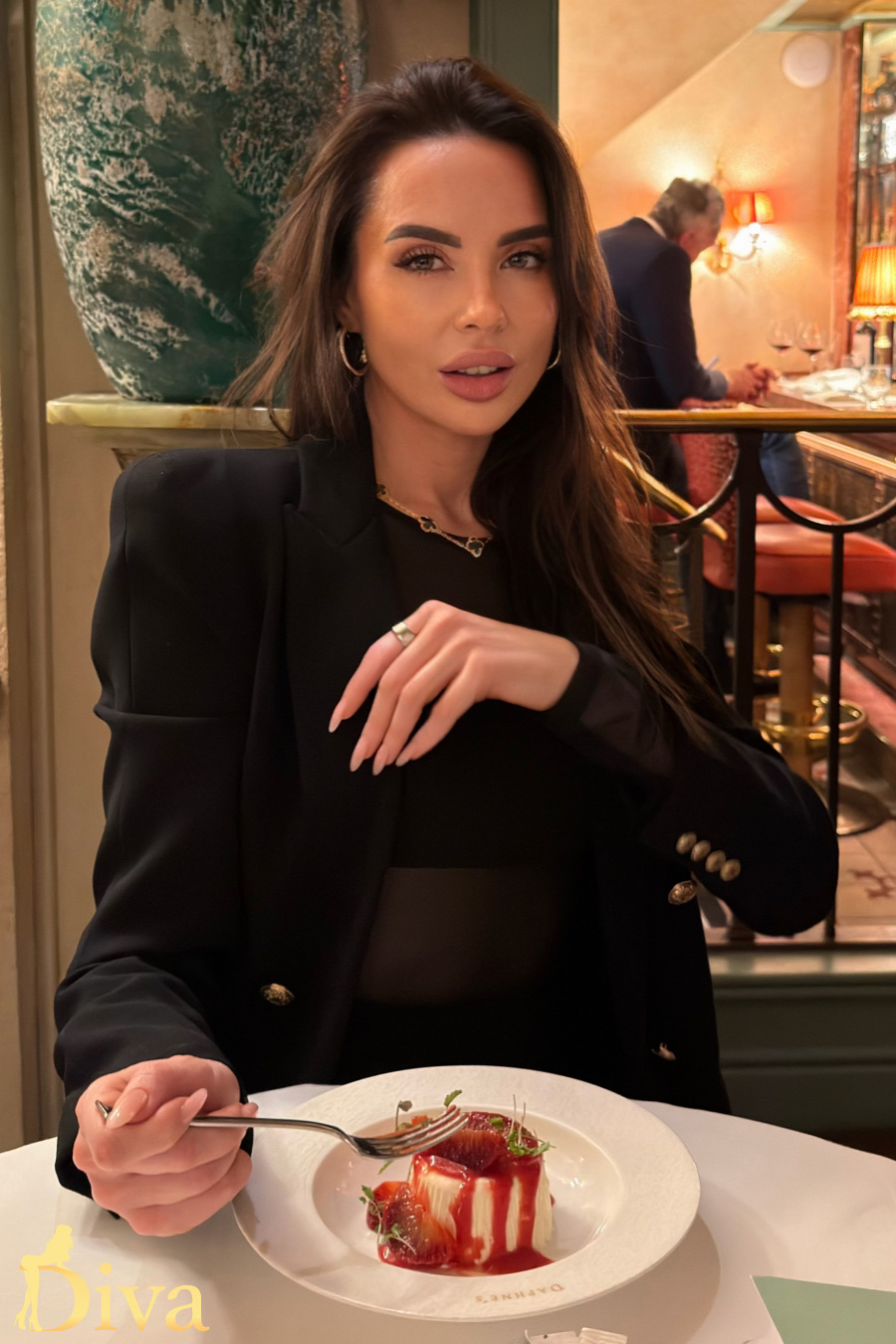 brunette-st-jamess-park-victoria-sloane-square-talista-r17700417935337-0003.jpeg