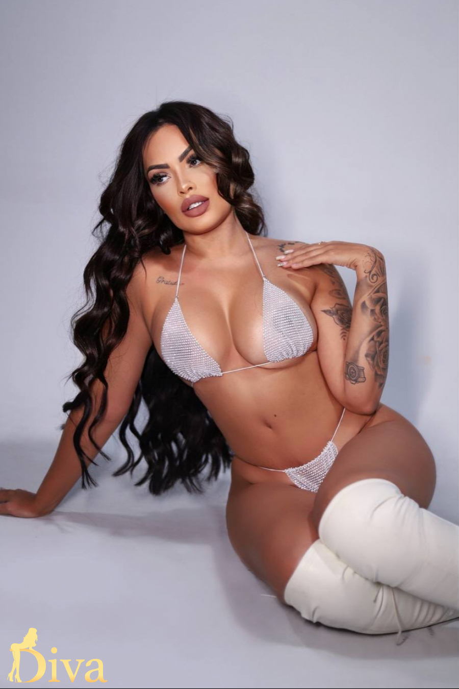 brunette-altaira-r16972224198431-0002.jpg