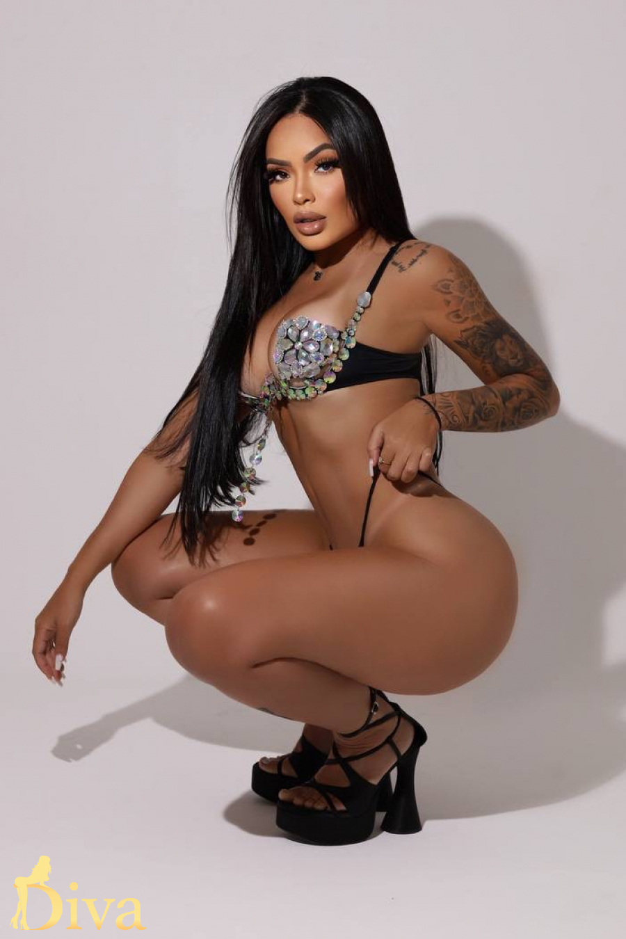 brunette-altaira-r16972224096514-0002.jpg