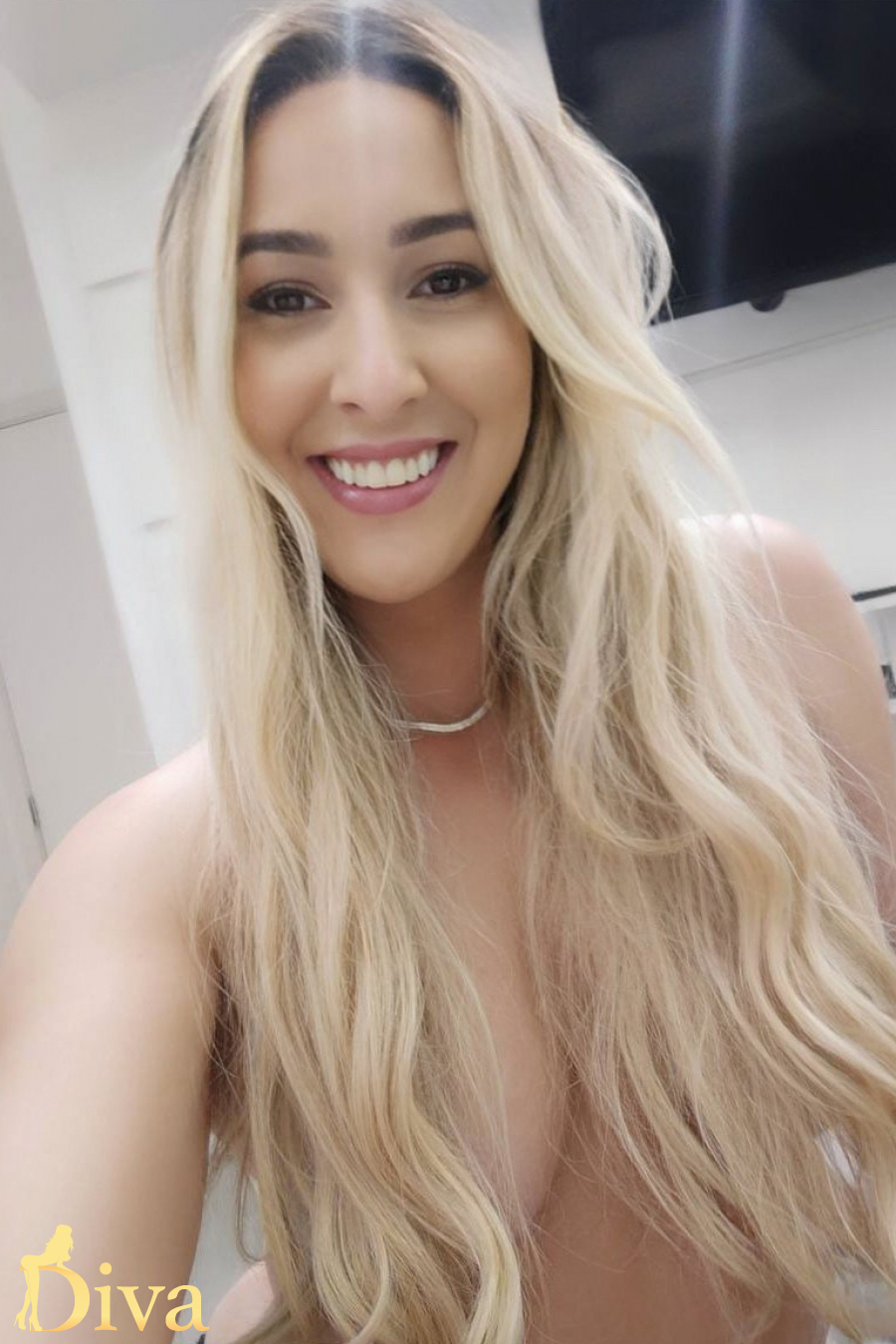 blonde-oxford-circus-tottenham-court-road-leicester-square-bond-street-desight-r17134632598959-0001.jpg