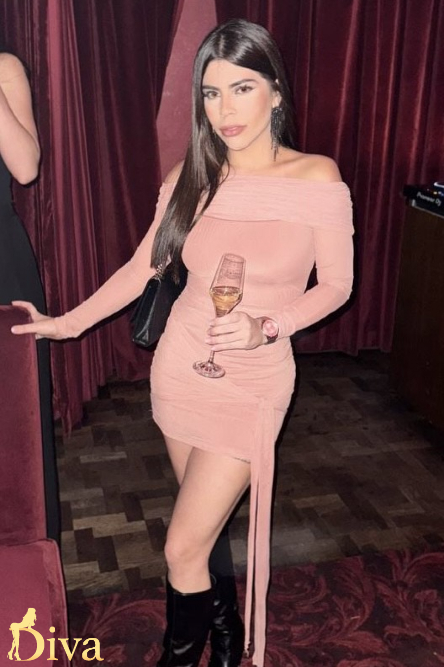 brunette-victoria-st-jamess-park-pimlico-belluna-r17700482604467-0001.jpeg