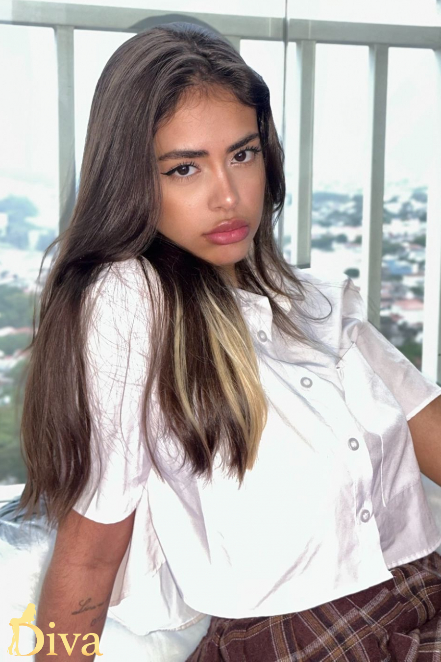 brunette-earls-court-gloucester-road-high-street-kensington-south-kensington-cree-r17303729990338-0002.jpg
