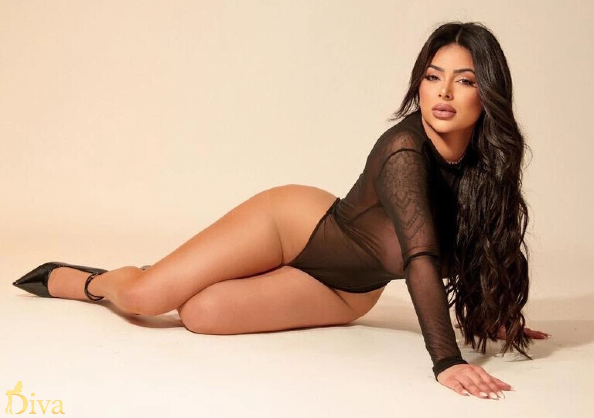 brunette-high-street-kensington-notting-hill-gate-gloucester-road-decca-r17404851756830-0001.jpeg