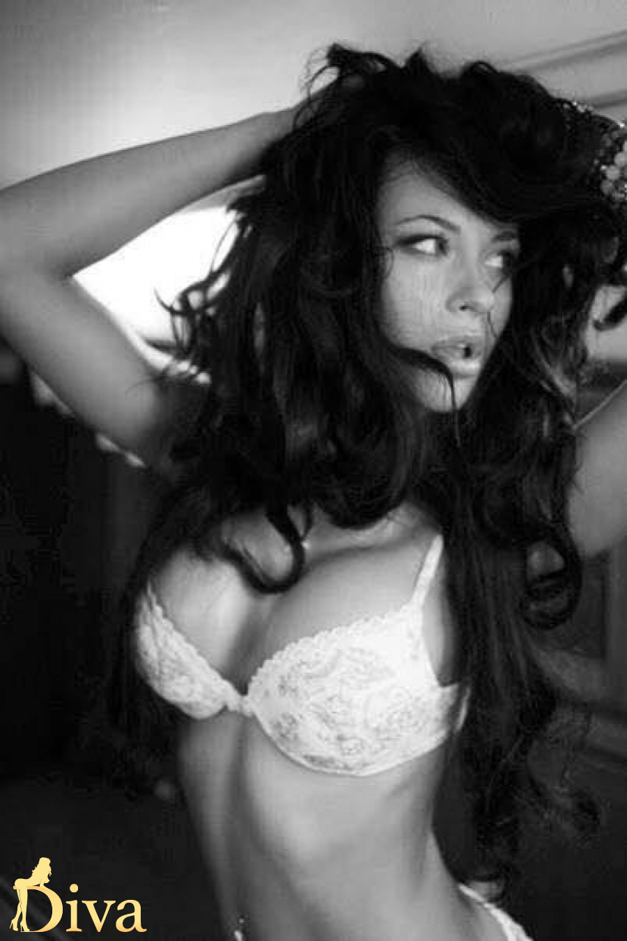 brunette-roksana-r16974779782432-0008.jpg