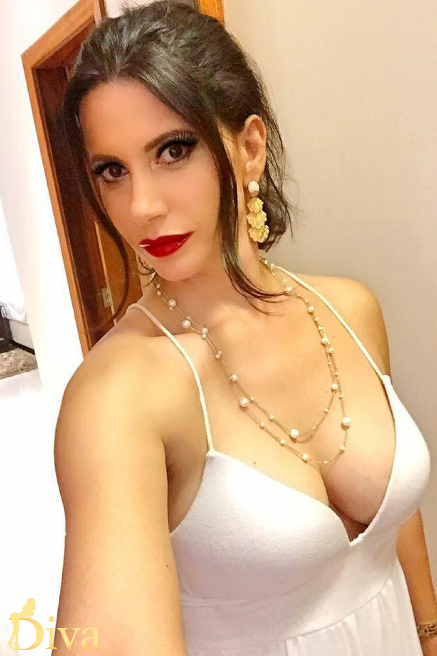 brunette-sloane-square-south-kensington-knightsbridge-doriana-r16973535440918-0000.jpg