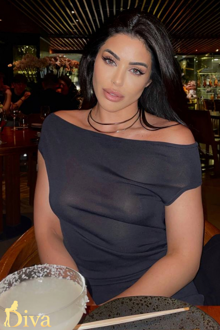 brunette-south-kensington-gloucester-road-knightsbridge-lollobrigida-r16972263624655-0002.jpg