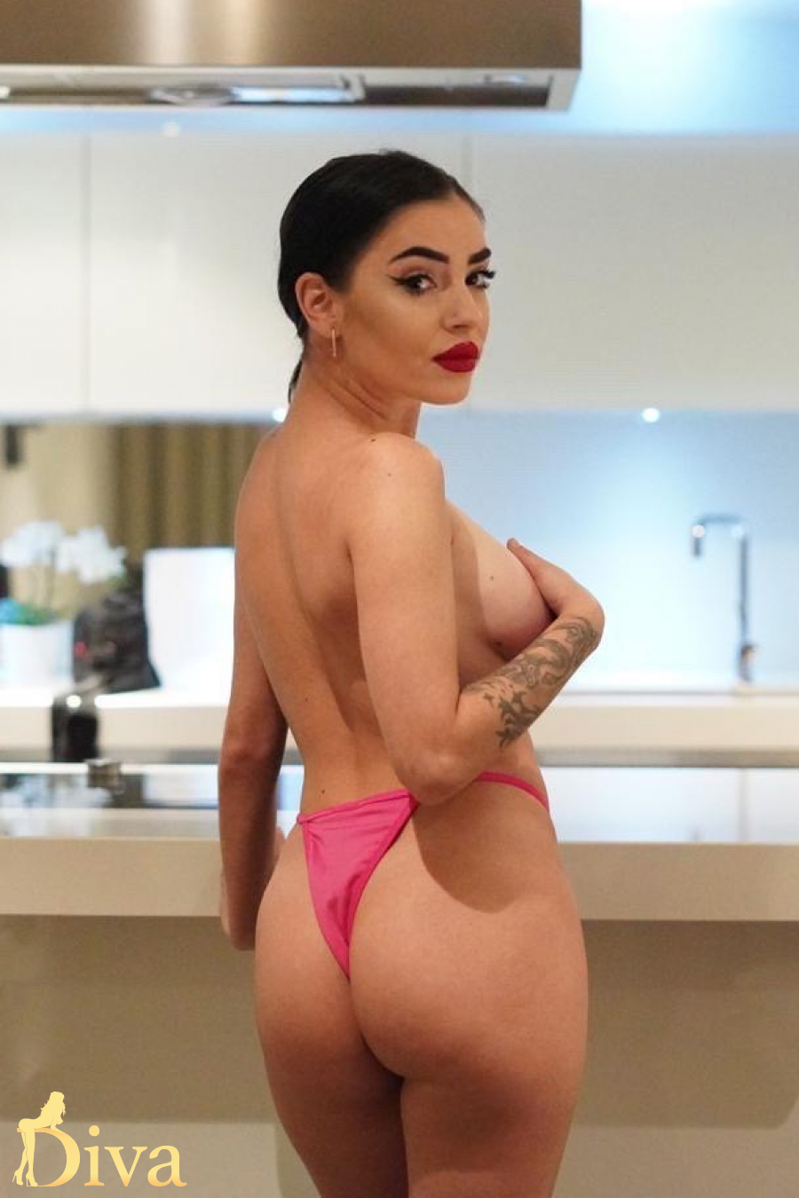 selena-r17074065985963-0004.jpeg