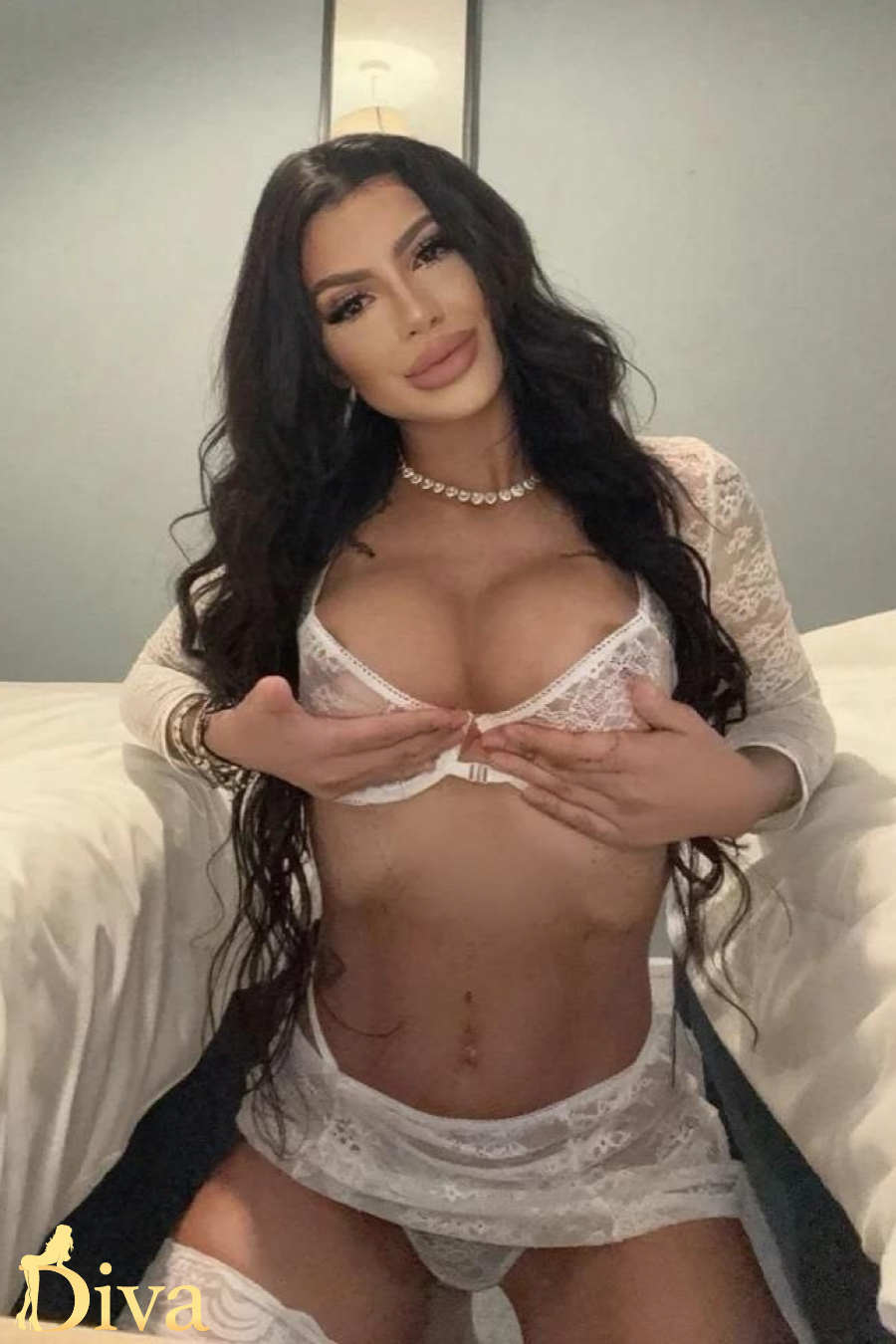 brunette-bethnal-green-lamour-r17621850647068-0002.jpeg
