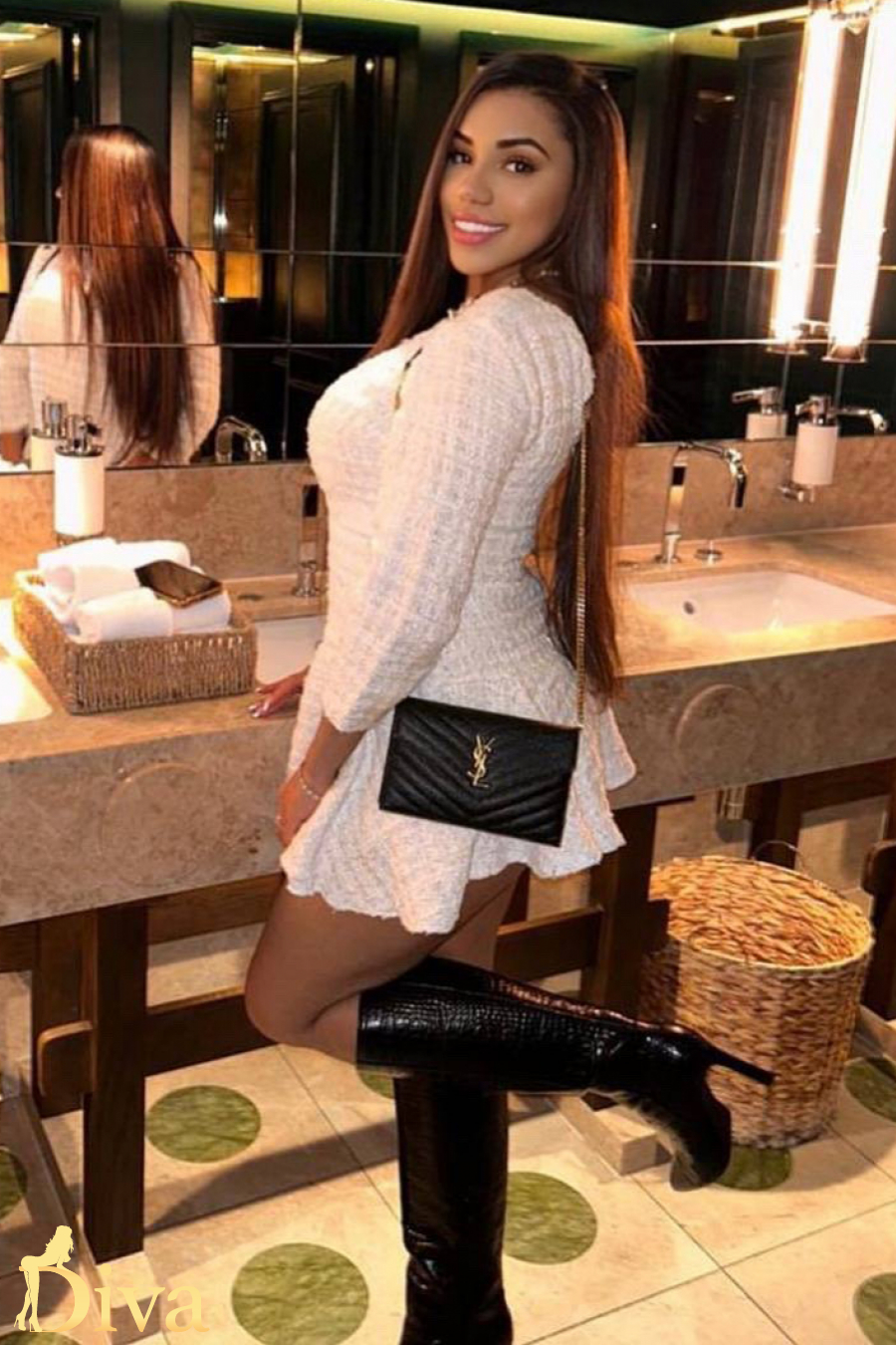 brunette-randama-r16972812255175-0001.jpeg